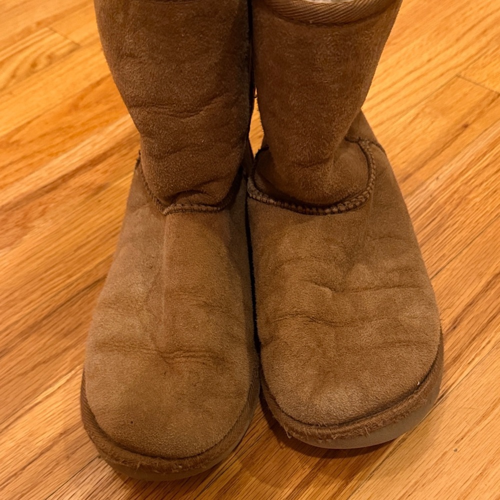 Chesnut UGGs